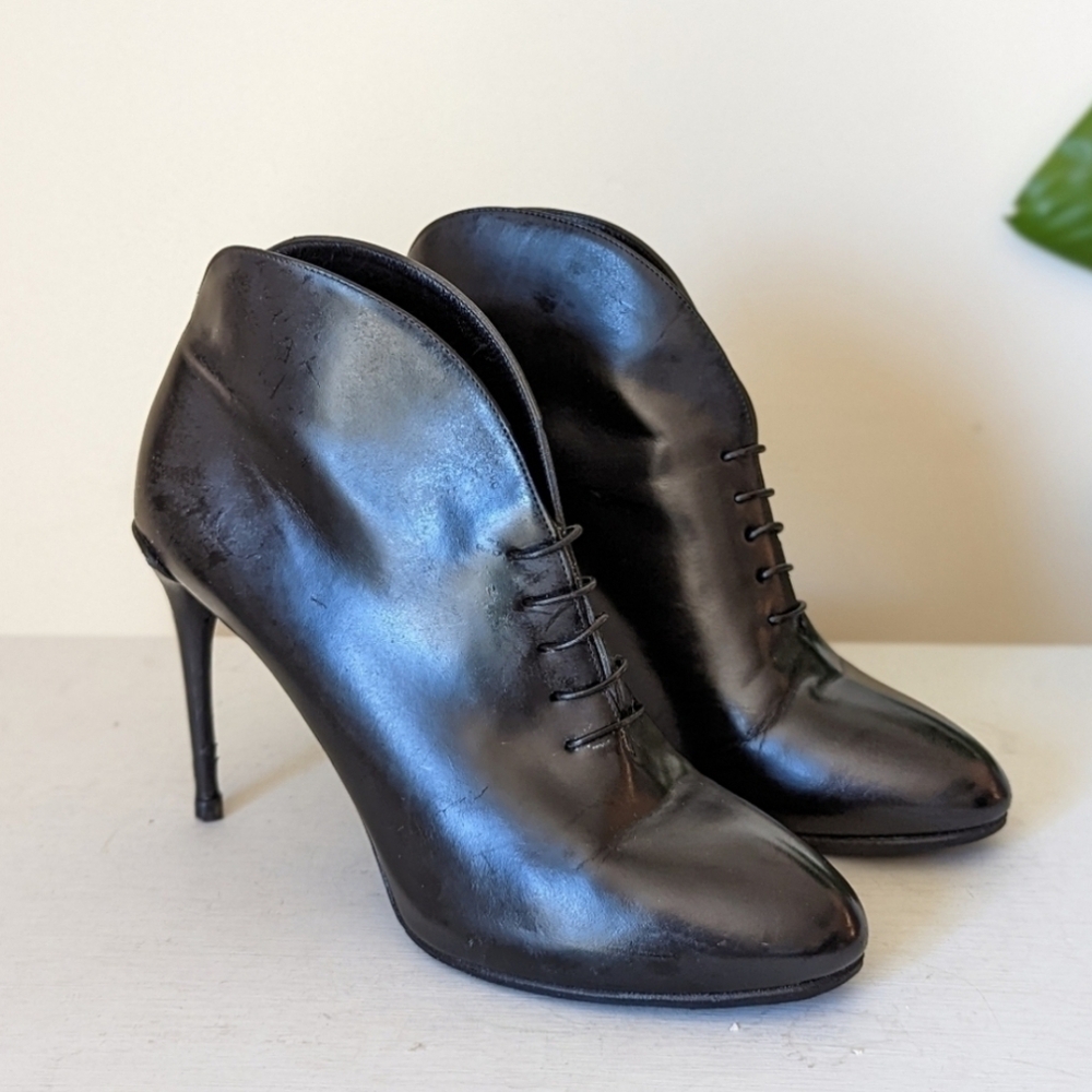 Gucci Kim Curved Heel Lace Up Black Leather Ankle Booties Boots